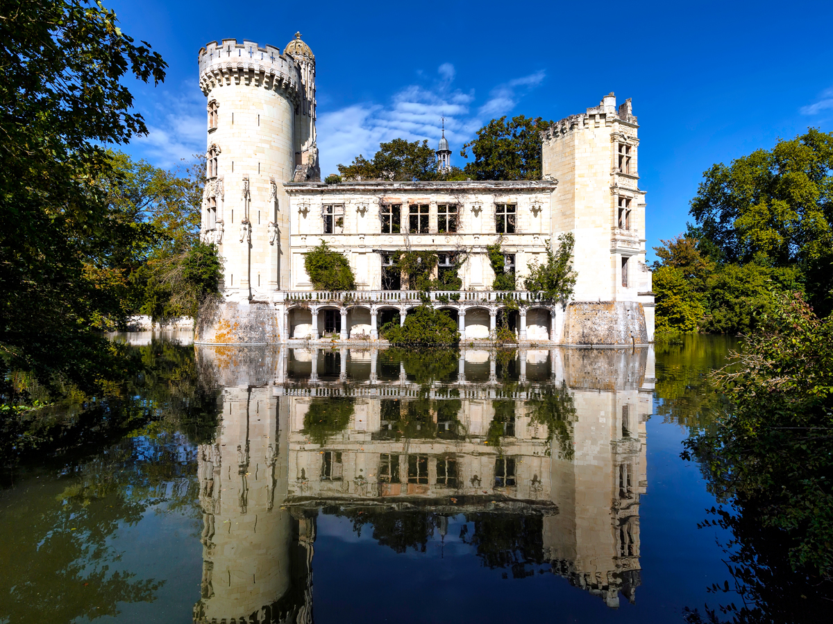 5 châteaux abandonnés fascinants du monde
