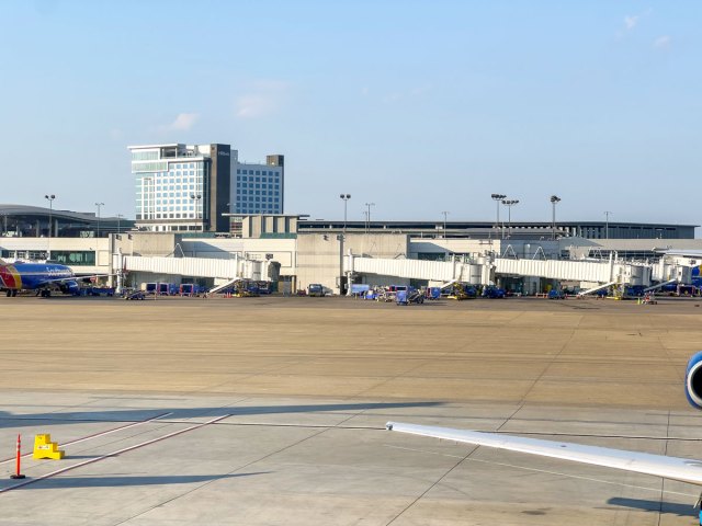 Vue sur le tarmac de l'aéroport international de Nashville au Tennessee