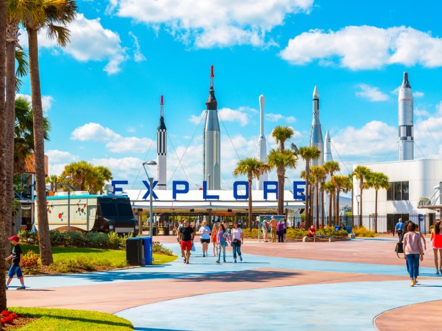 Visiteurs au Centre Spatial Kennedy de la NASA en Floride