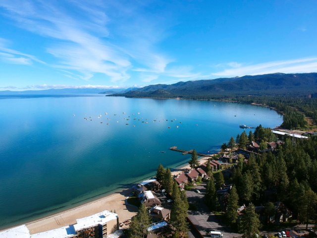 Round Hill Pines Beach sur le lac Tahoe, vue d'en haut