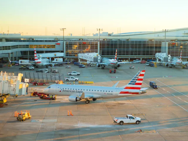 Avions American Airlines à l'aéroport international de Dallas Fort Worth au Texas