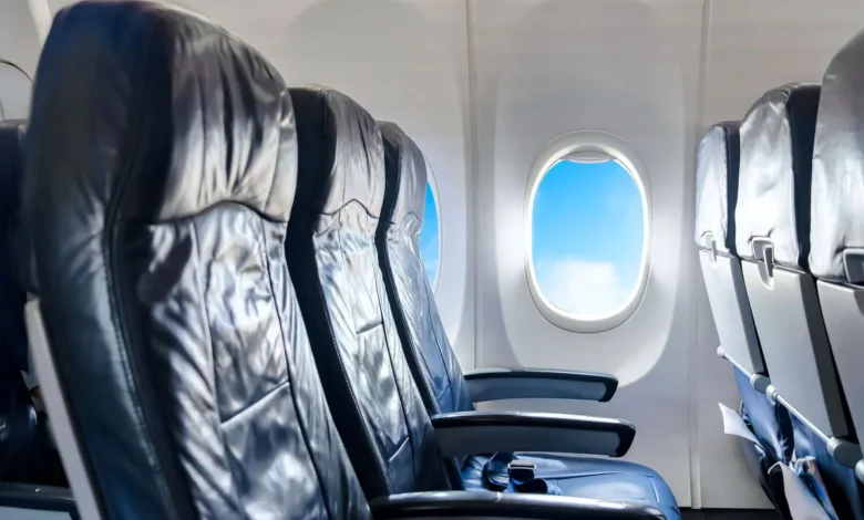 Personne n’aime le siège du milieu – alors pourquoi les avions en ont-ils ?