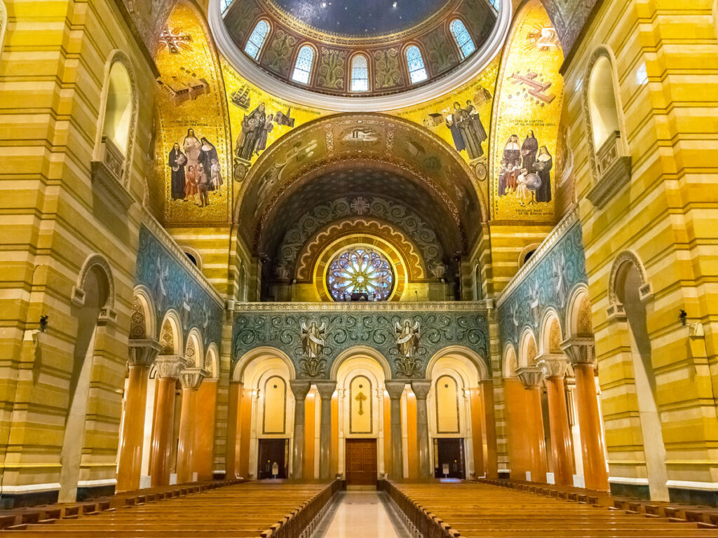 Intérieur grandiose de la Cathedral Basilica of St. Louis