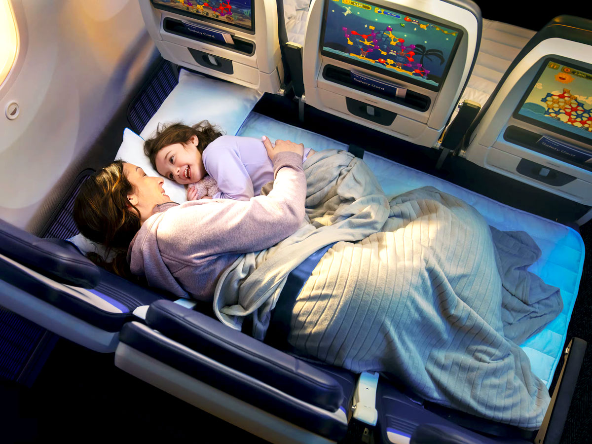 Cette compagnie aérienne lance des sièges économiques qui se transforment en canapé